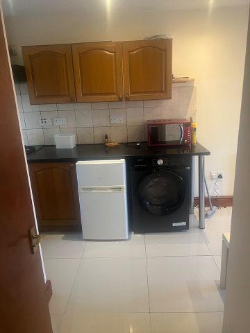 1 Bed Flat, Goldhawk Road, W12 - Photo 4