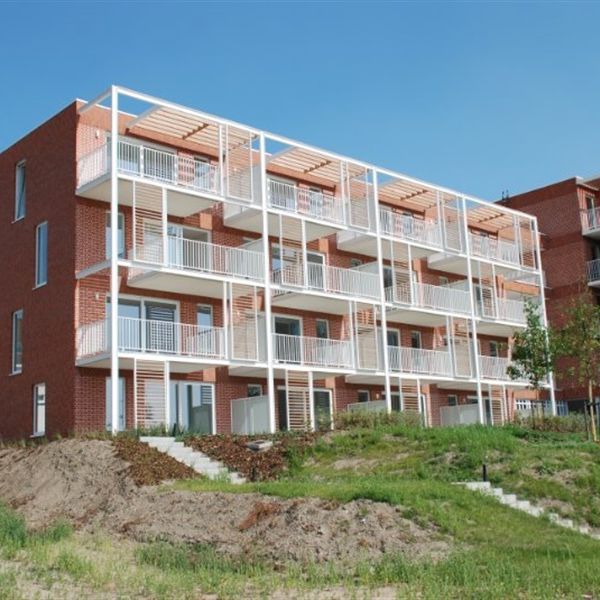 Instapklaar recent & energiezuinig apartement op 3deV met 2 SLK, ruime berging, W-gericht terras & ondergrondse autostaanplaats - Photo 1
