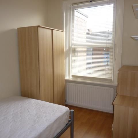 3 bed flat to rent in Bolingbroke Street, Heaton, NE6 - Photo 1