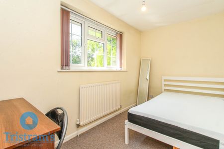 References Pending - 4 bed Mid Terraced House - Photo 5