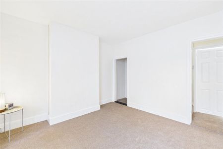 2 bedroom end of terrace house to rent - Photo 3