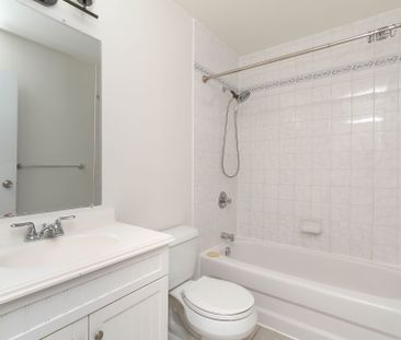 For Lease - 1800 Stonehenge Crescent, Cyrville - Carson Grove - Pin... - Photo 3