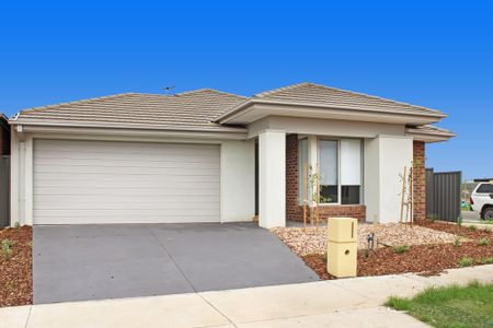 FAMILY HOME CLOSE TO GEELONG RING ROAD - Photo 4