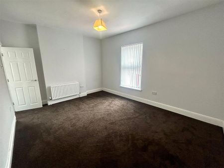 2 bedroom end of terrace house to rent - Photo 2