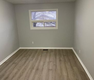 For Lease - 40 Thorsby Court, Brampton, Ontario - Photo 2
