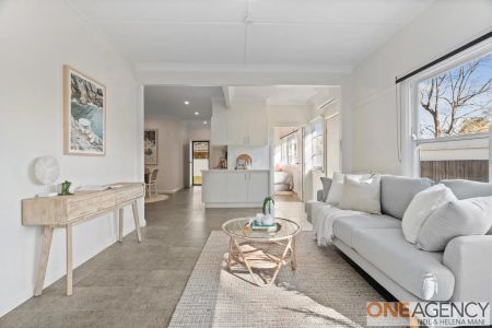 “SUN-FILLED FAMILY HOME IN PRIME LOCATION” - Photo 4