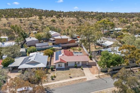 Secure Three Bedroom, Two Bathroom Home - Photo 2