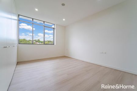 2 Bedroom Apartment + MPR room and 2 car spaces - Photo 4