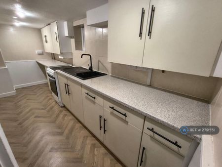 2 bedroom end of terrace house to rent - Photo 2