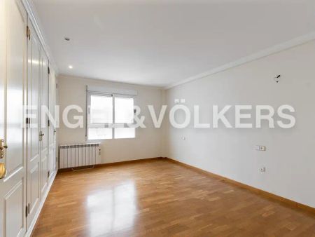 Valencia Capital - Photo 5