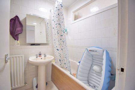 Queens Road, Hersham, Walton-on-Thames, KT12 - Photo 3