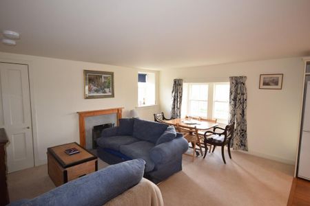 3 bedroom flat to rent - Photo 4