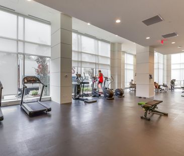 Park Avenue. One Bedroom Close to King George Skytrain Station - Photo 1