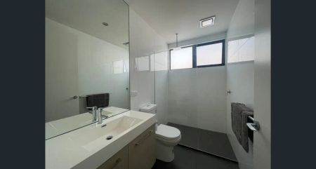 “Modern 2-Bedroom Unit with Private Courtyard & Secure Parking” - Photo 5
