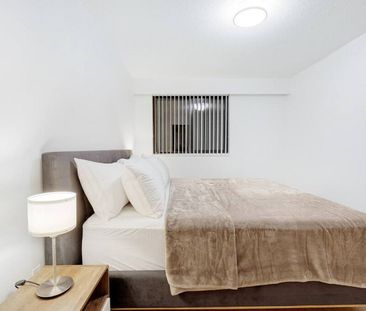 Burrard Street - Photo 4