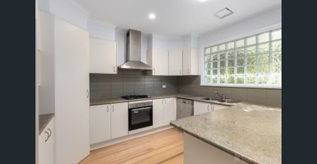 Light filled classic in Ringwood East - Photo 3