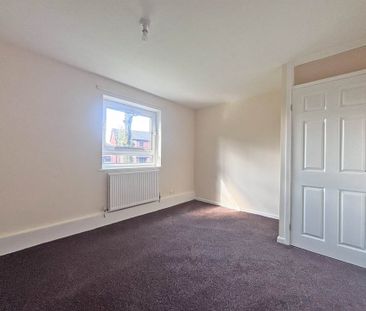 Burnsall Grove, Oldham - Photo 1