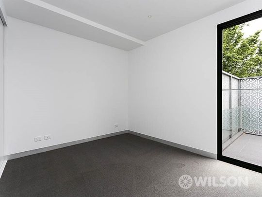 Private aspect, tightly held building! - Photo 1