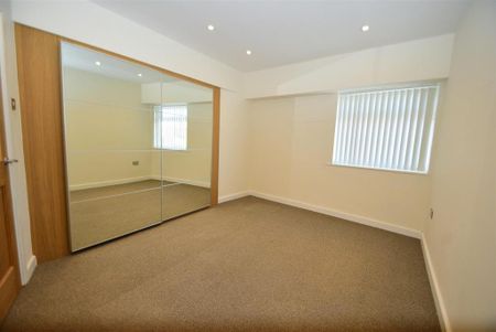 3 bedroom penthouse to rent - Photo 3