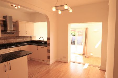 2 bedroom Two Bedroom Terrace House to rent - Photo 5