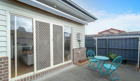 Stylish 1-Bedroom Unit with Private Courtyard in Reservoir - Photo 3
