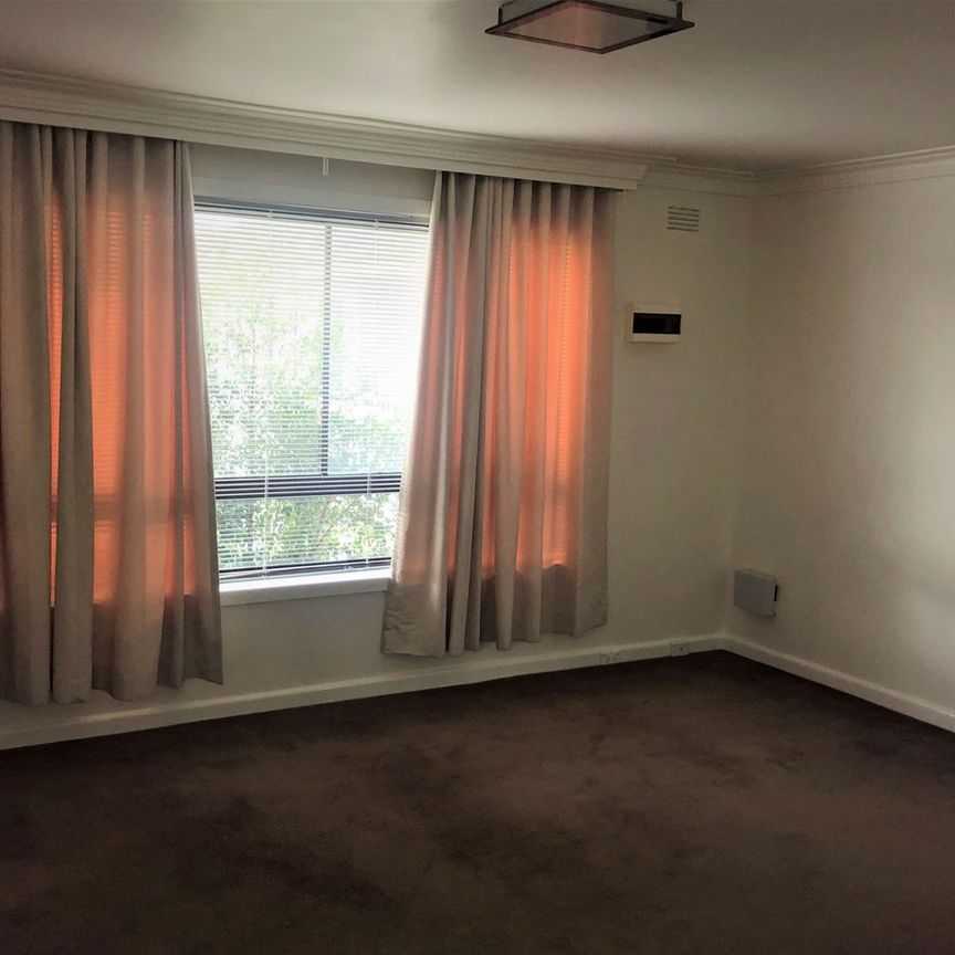 1 Bedroom apartment available in prime location - Photo 1