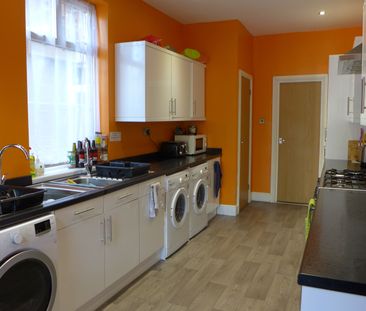 Large Double Loft Room With Ensuite - Photo 4