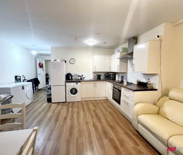 2 bedroom ground floor flat to rent - Photo 3