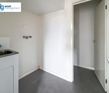 Modern & Low-Maintenance 2-Bedroom Townhouse in Prime Location - Photo 5