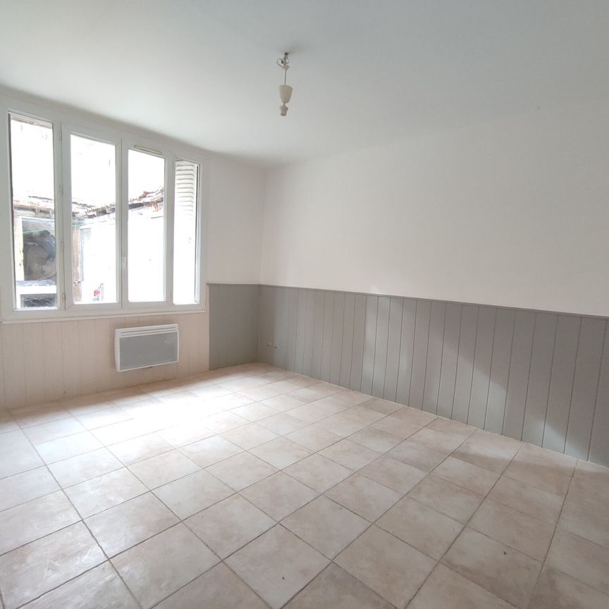 Appartement 1 pièces 27m2 MARSEILLE 15EME 395 euros - Photo 1