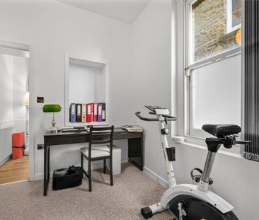 3 bedroom flat to rent - Photo 4