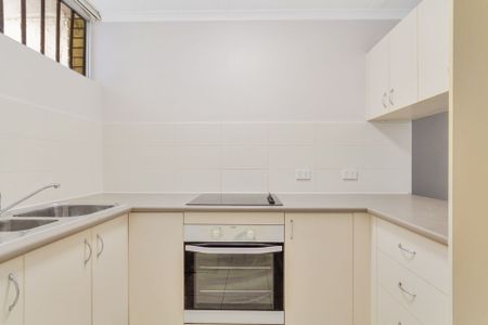 CENTRAL COOLANGATTA TWO BEDROOM UNIT - Photo 3