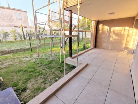 Location Appartement 2 pièces 45m² VILLENEUVE LES AVIGNON 30400 - Photo 4