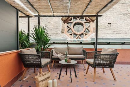 Carrer Gran de Gràcia, Barcelona, Catalonia 08012 - Photo 2