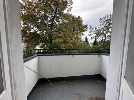 Großzügig geschnittene Balkon-Wohnung im grünen Berliner Süden, in Lankwitz ***EBK***Wannenbad***Parkett/Dielen*** - Photo 3