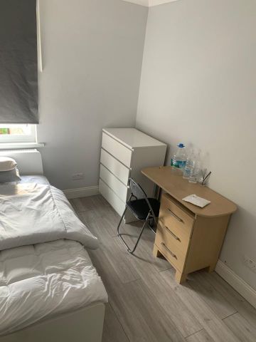 Room in a Shared House, Stanley Road, N15 - Photo 3