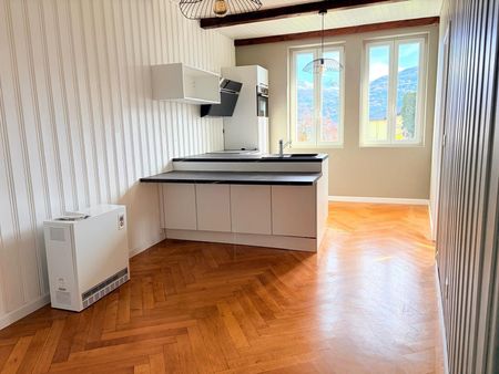 2.5-ROOM APARTMENT WITH NEWLY RENOVATED CACHE - Photo 3