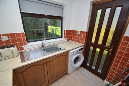 2 bed flat to rent in Montrose Street, Clydebank, G81 - Photo 2