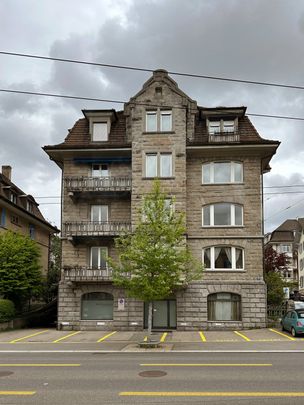 3.5-Zimmer-Wohnung mit Stuckaturdecken nähe Schaffhauserplatz - Photo 1