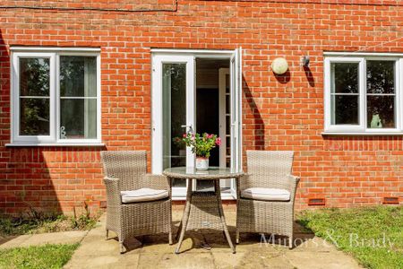 3 bedroom detached house to rent - Photo 2
