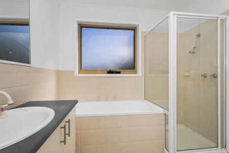 Spacious 3-Bedroom Home in Mill Park - Photo 4