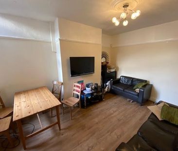4 bedroom private hall to rent - Photo 1