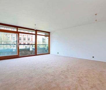 Studio Flat, Breton House Barbican, EC2Y - Photo 2