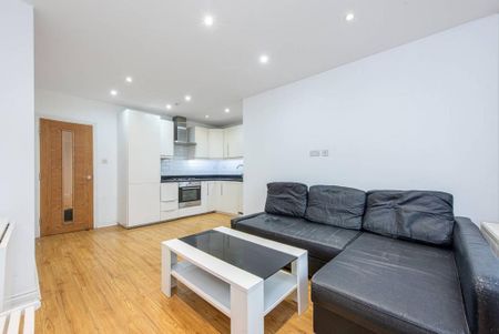 2 bedroom flat to rent - Photo 3