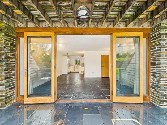 3 bedroom terraced house to rent - Photo 1