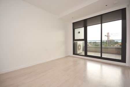 Two bedroom apartment - whitegoods included! - Photo 3