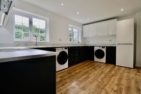 3 Bedroom - Photo 4