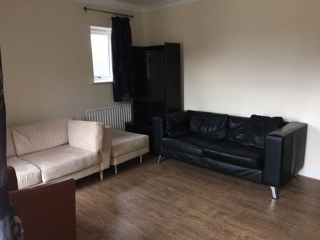 2 Bed Flat, Conrad House, E16 - Photo 2