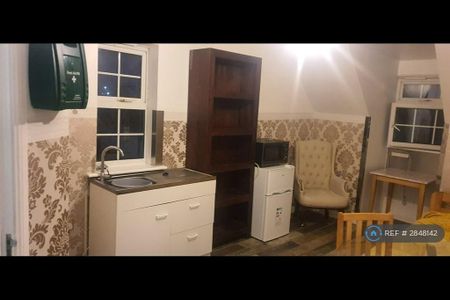 Studio to rent - Photo 3