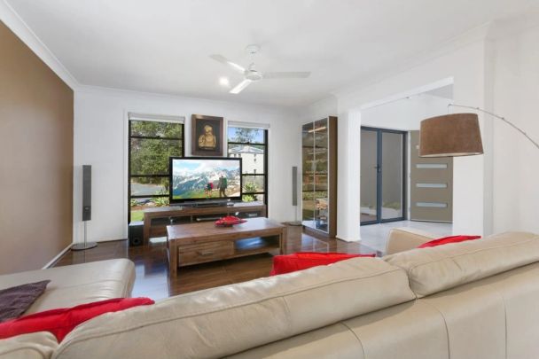 Spacious Family Home with Views and Breeze! Stretton School Catchment - Photo 1